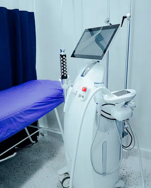 Equipo de hilterapia utilizado en las sesiones de MOVID